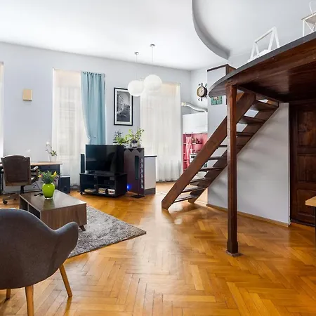 Stylish Kronstadt Lägenhet *